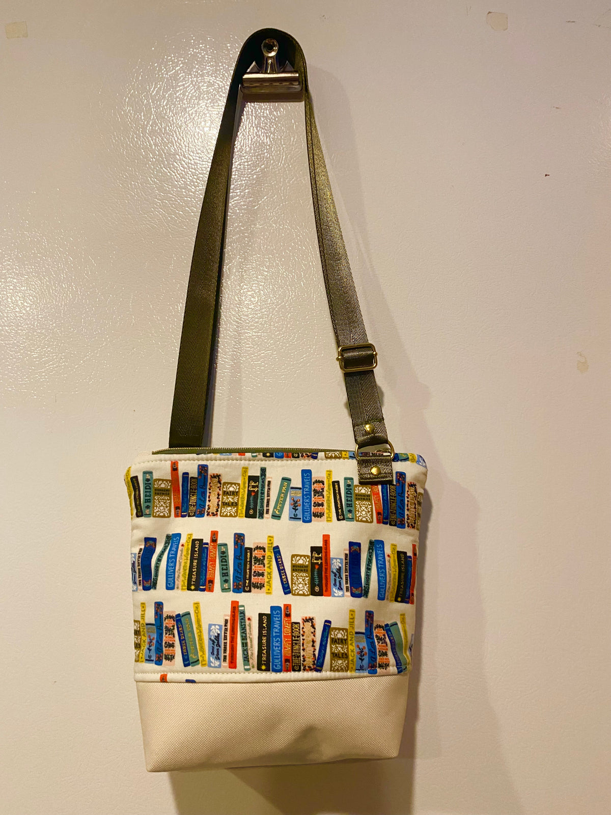 The Bookish Chapters Collection Cross Body Bag Beige/Beige